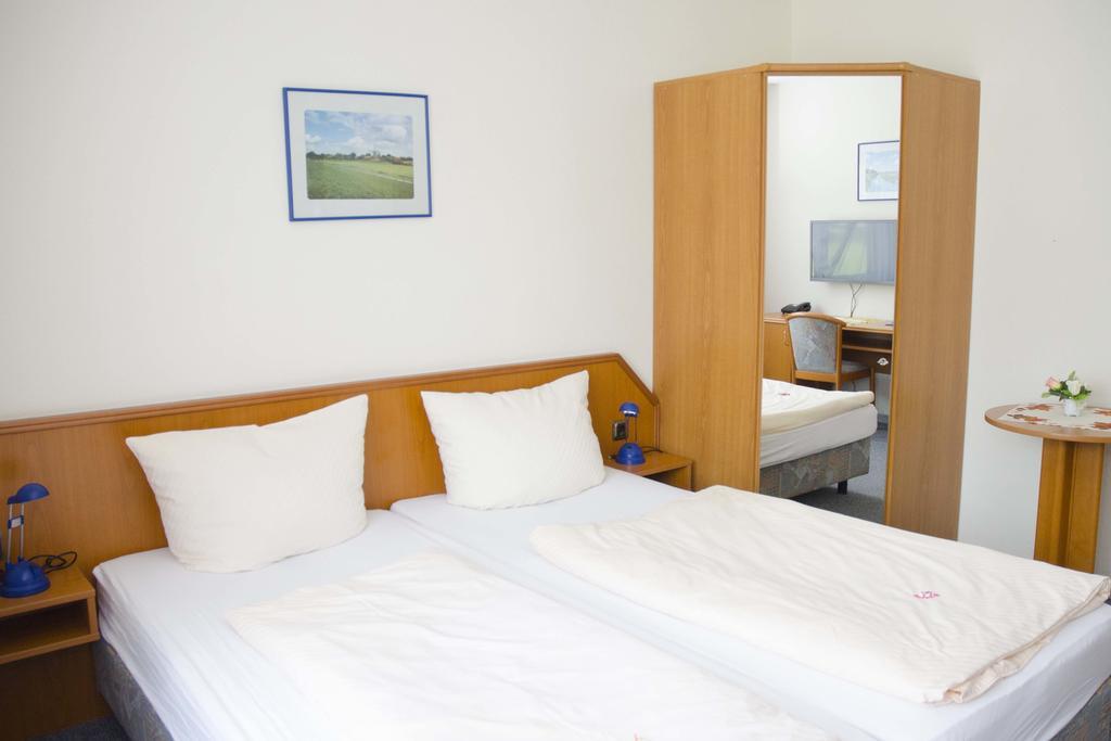 Zum Wikinger Hotel เนสเมอร์ซิเอล ภายนอก รูปภาพ